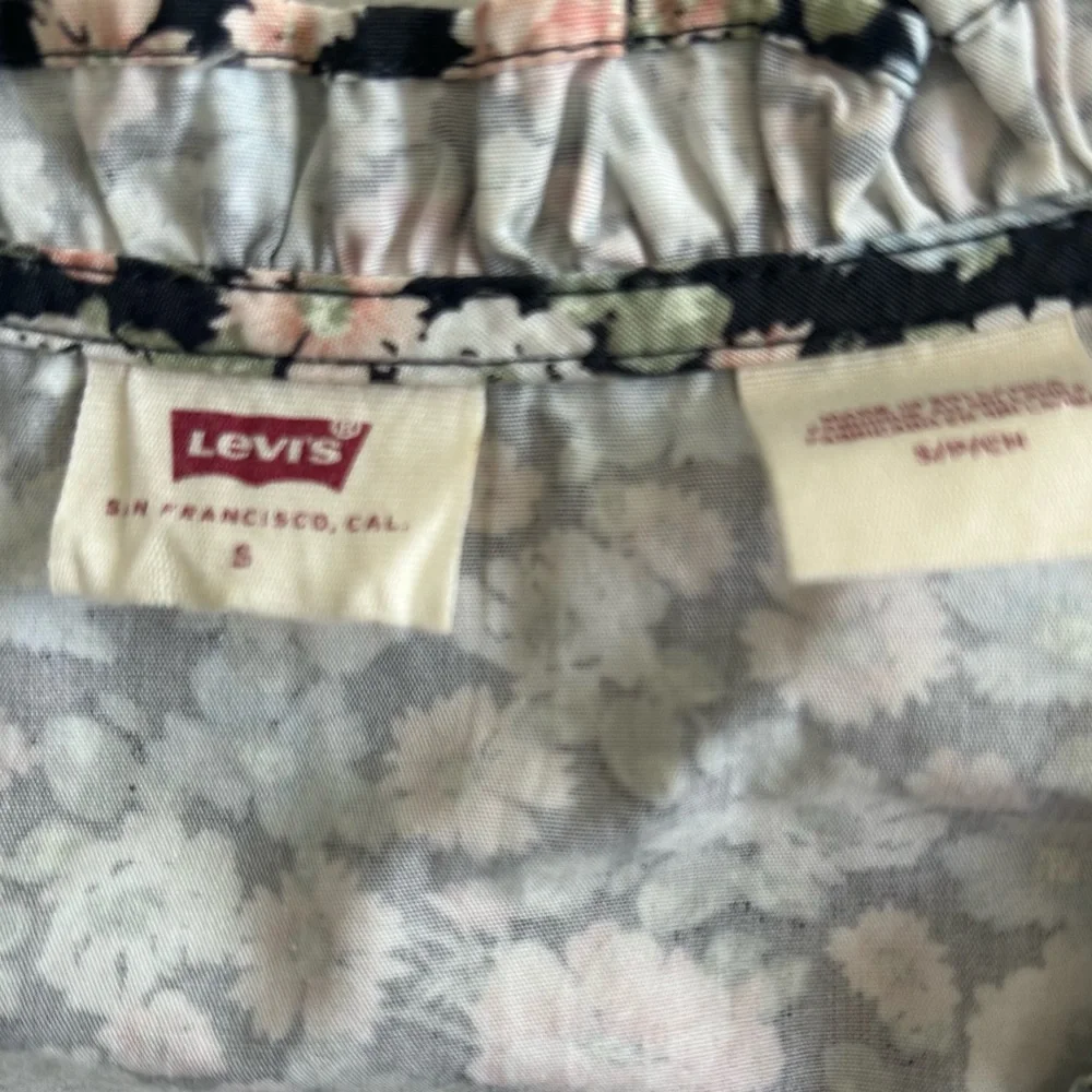 Levi's Black and White Floral Top , Size S - Picture 4 of 7